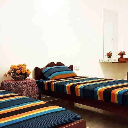 Kassapa Home Stay Szigirija Kültér fotó