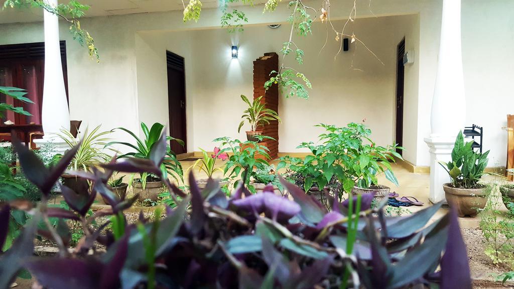Kassapa Home Stay Szigirija Kültér fotó